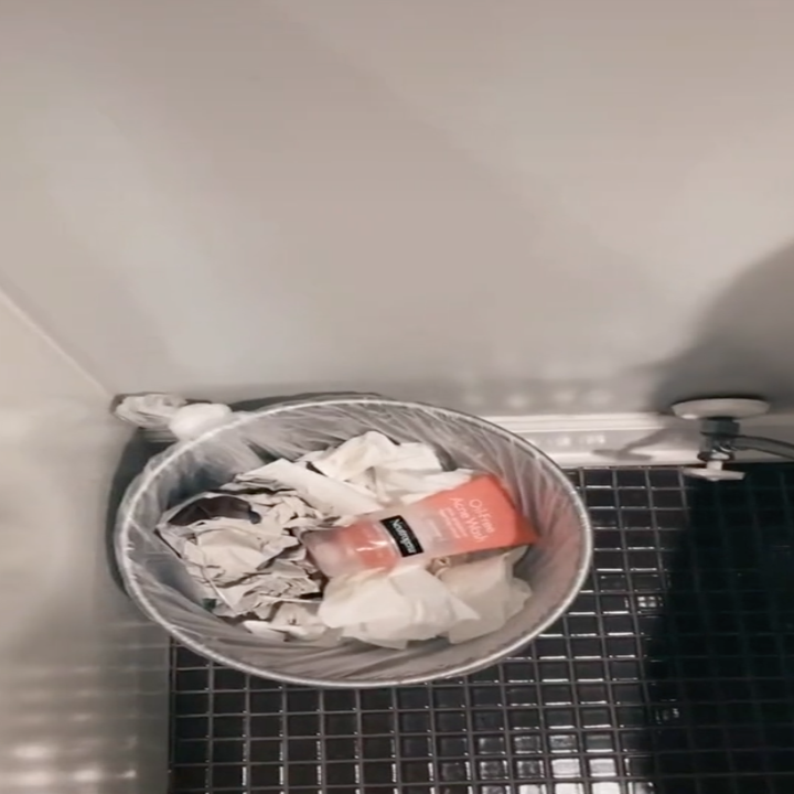 Neutrogena Grapefruit Face Wash Beads Stuck In Woman's Pores