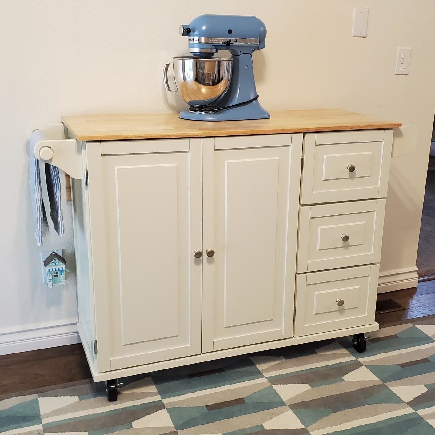 Reviewer image of the kitchen island