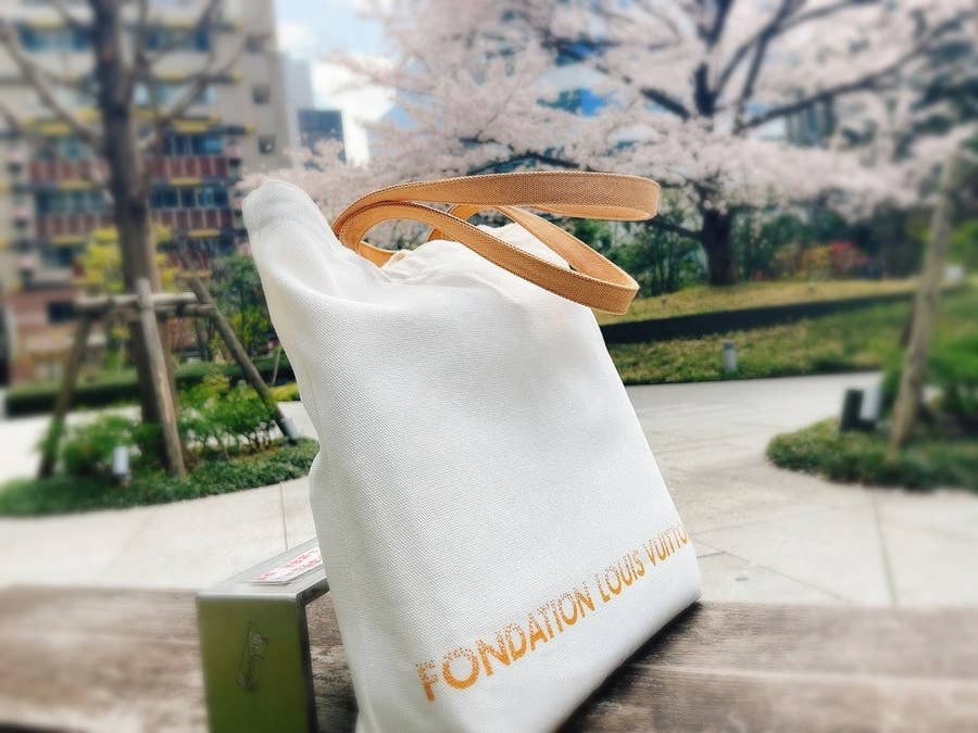 ルイヴィトン】デザイン諦めてない？この「エコバッグ」高級感がすご  