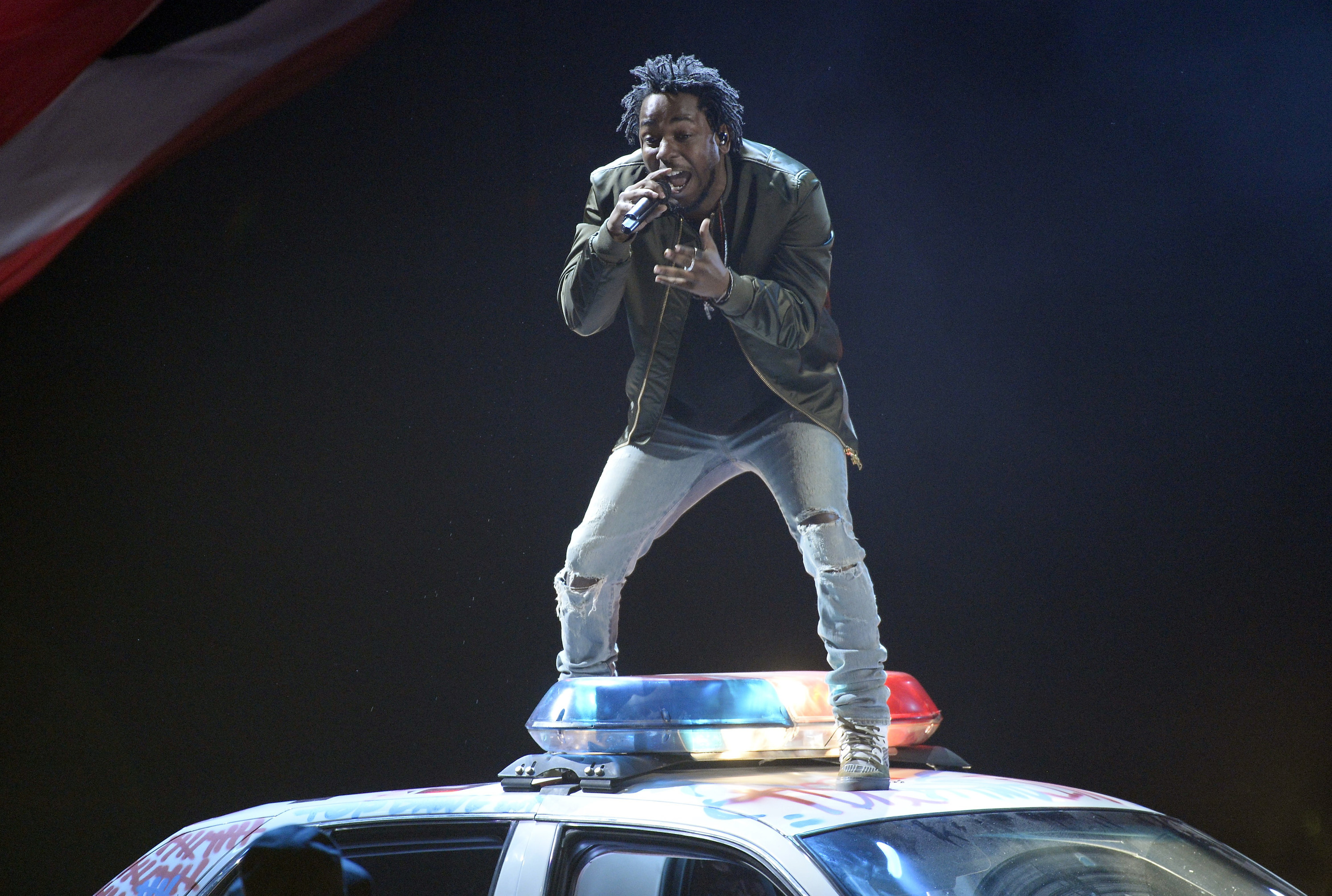Kendrick performing Halo