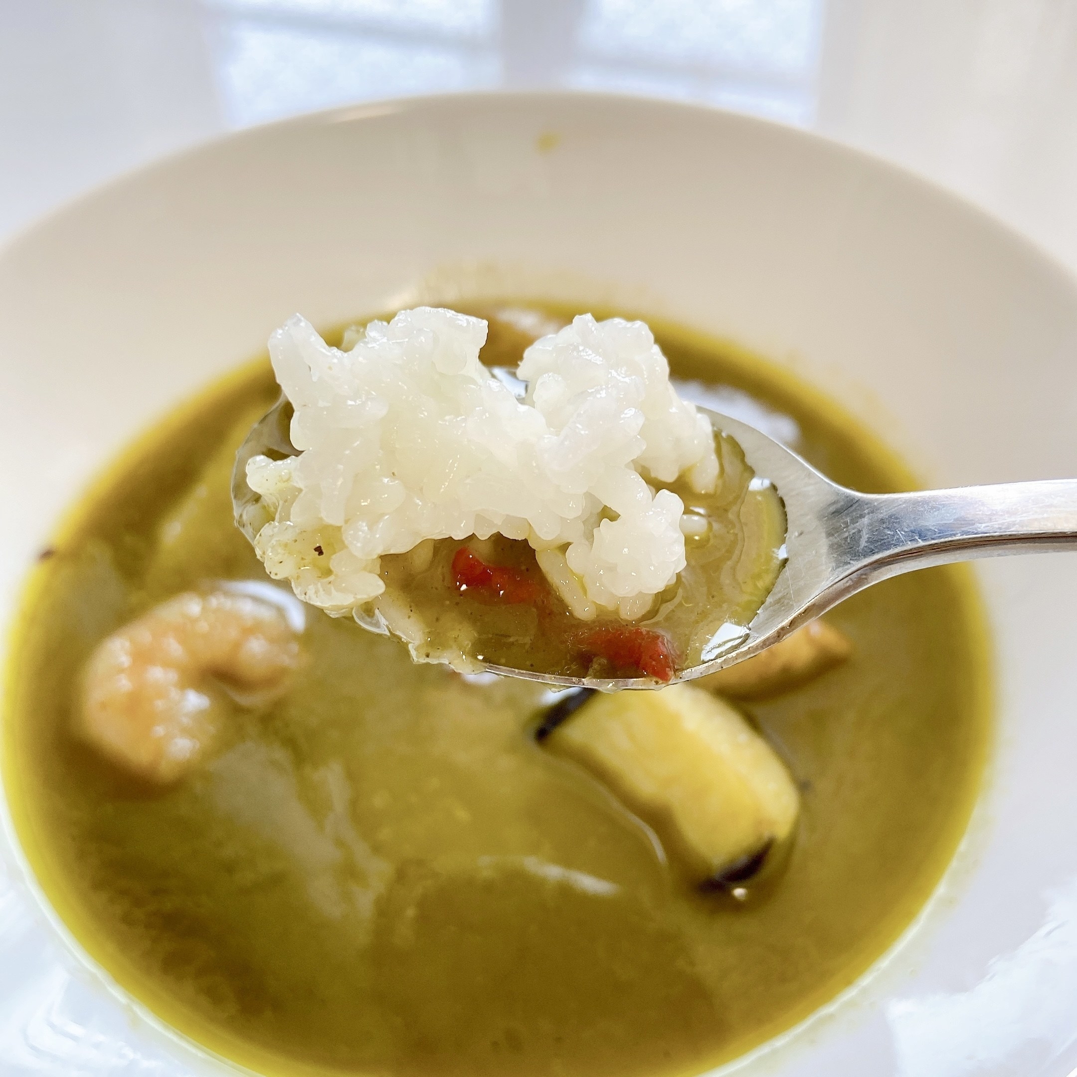 セブンイレブンのおすすめ冷凍食品「グリーンカレー」