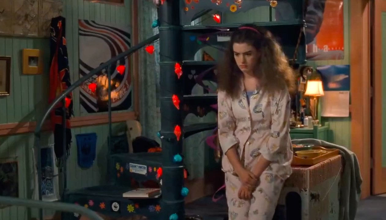 Mia Thermopolis handing out in her bedroom in &quot;The Princess Diaries&quot;