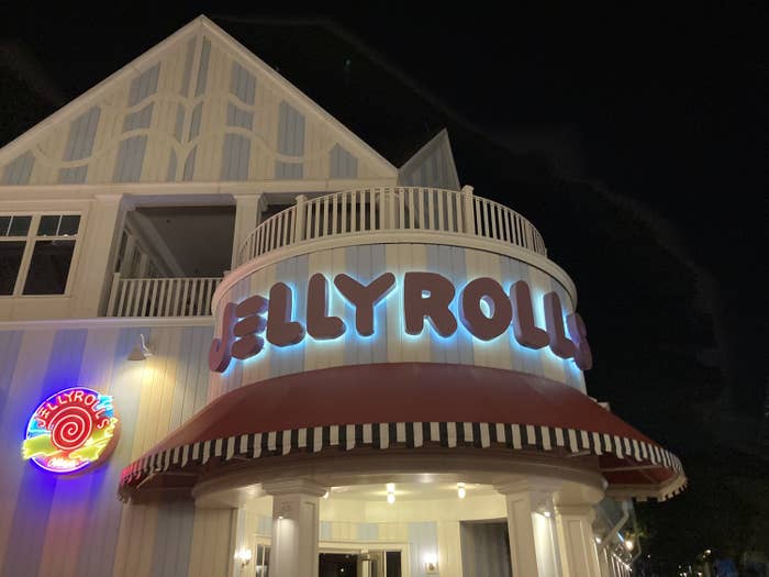 the front of Jellyrolls building