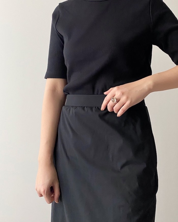 UNIQLO（ユニクロ）のオススメレディースファッション「リブクルーネックT（5分袖）」体型カバーでスッキリ見えてコーデしやすい人気アイテム