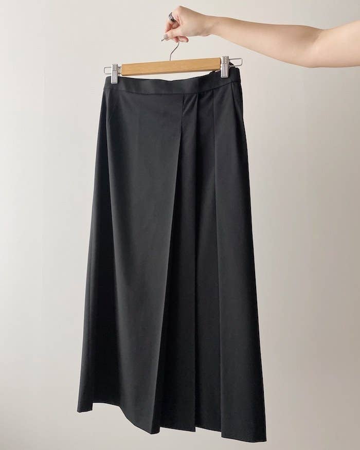 UNIQLO（ユニクロ）のオススメレディースファッション「サイドプリーツナロースカート」オシャレでコーデしやすい高見え人気アイテム