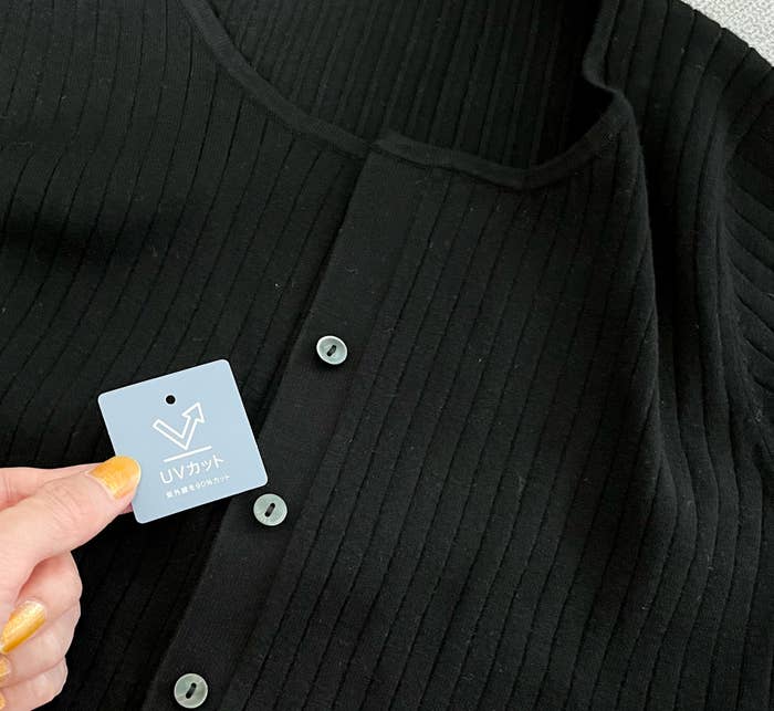 GU（ジーユー）のオススメファッションアイテム「UVカットクロップドカーディガン（長袖）OS+EC」夏に最適