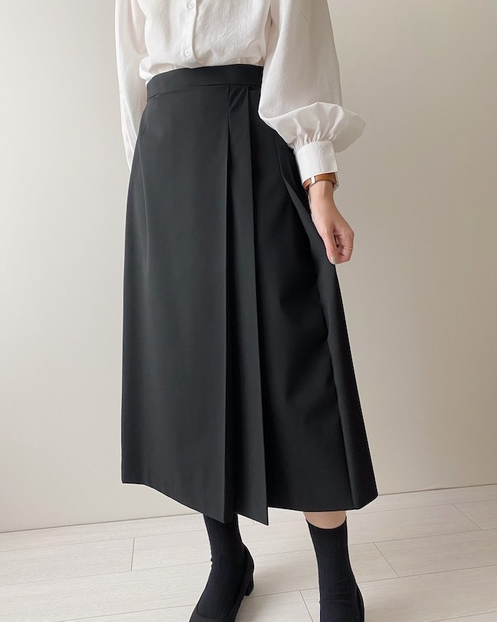 UNIQLO（ユニクロ）のオススメレディースファッション「サイドプリーツナロースカート」オシャレでコーデしやすい高見え人気アイテム