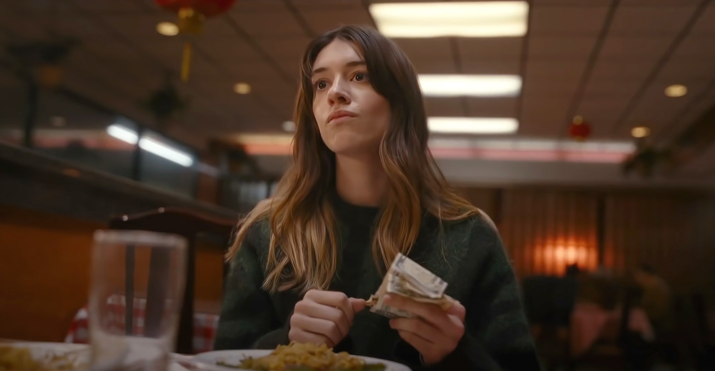 Daisy Edgar-Jones counts money at a diner