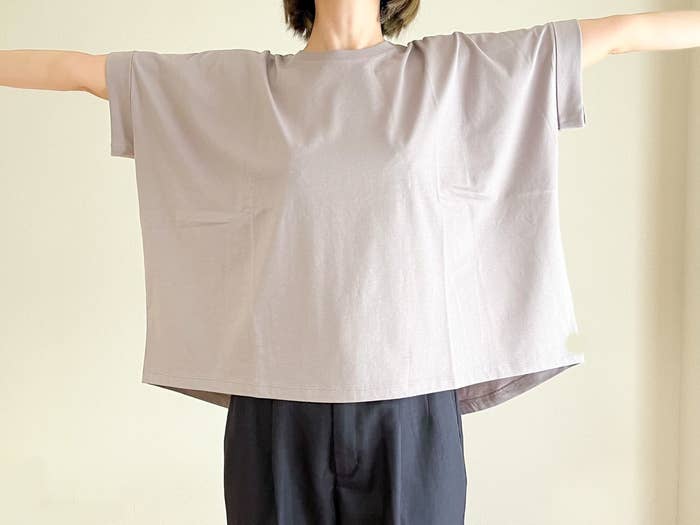 UNIQLO（ユニクロ）の新作Tシャツ「コットンオーバーサイズT（半袖）」トレンドのシルエットで夏におすすめ