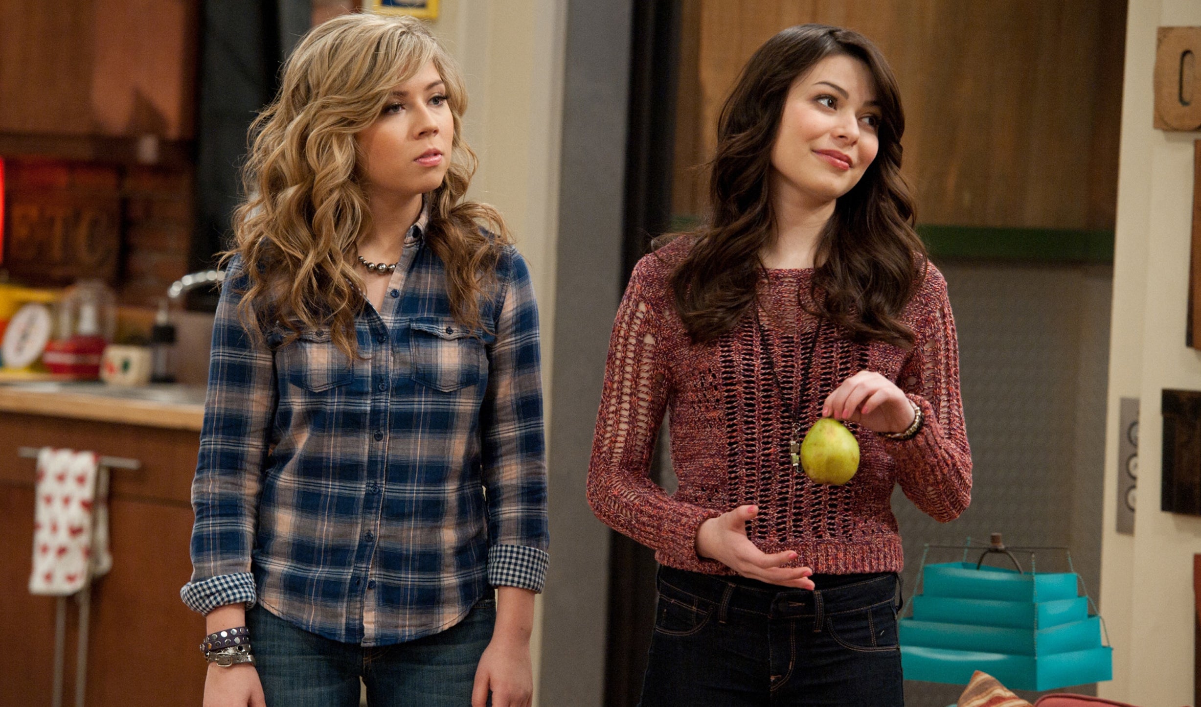 Miranda in icarly as carly with Jennette McCurdy as Sam