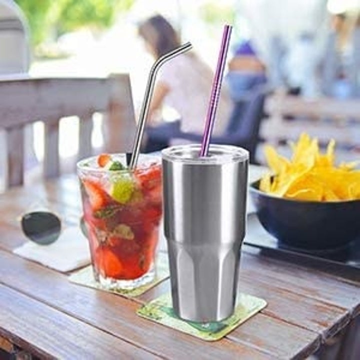 the straws in two cups