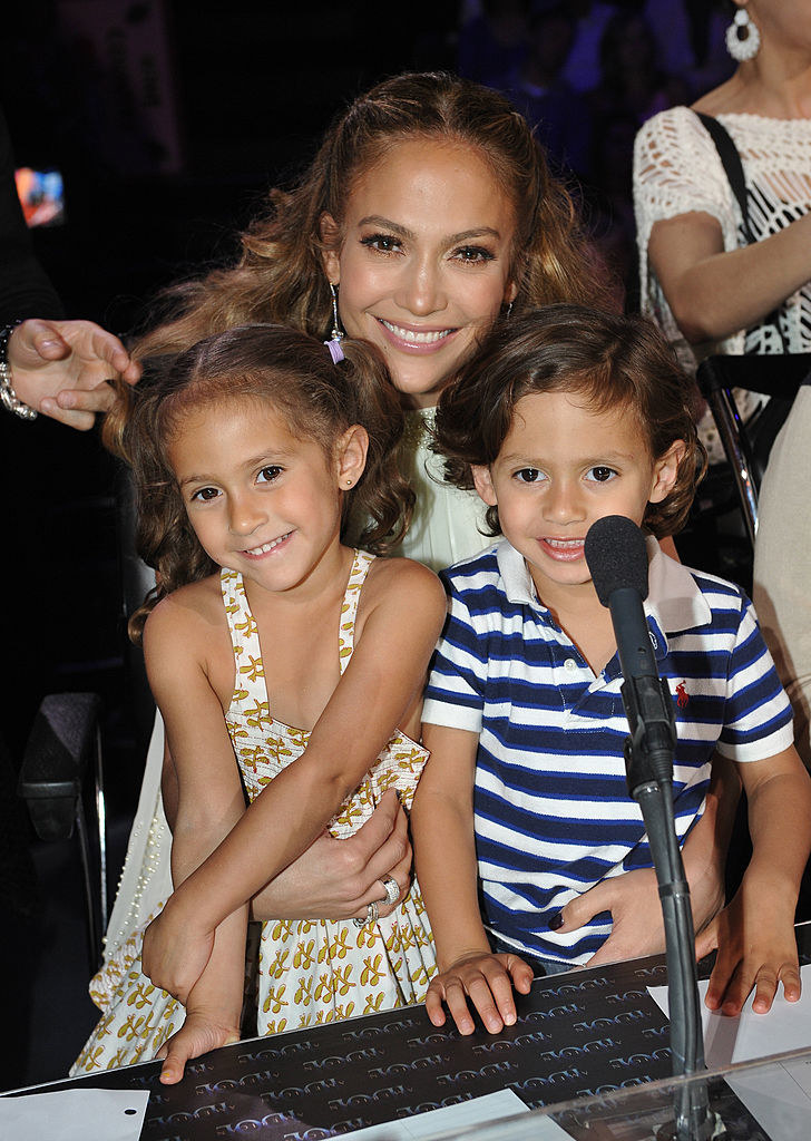jlo holding her young kids in her lap