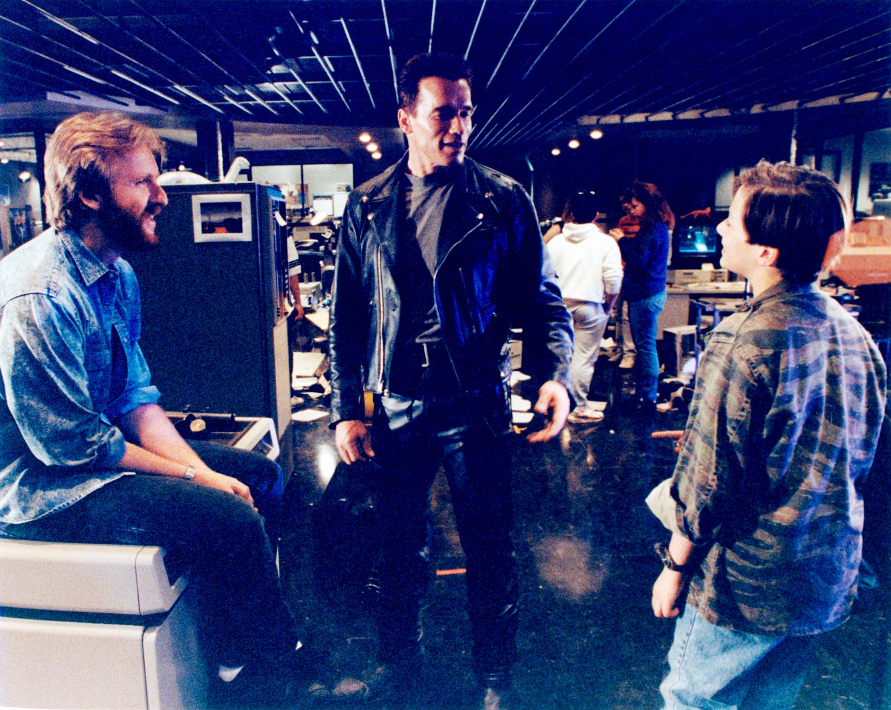 Director James Cameron, Arnold Schwarzenegger, and Edward Furlong on set
