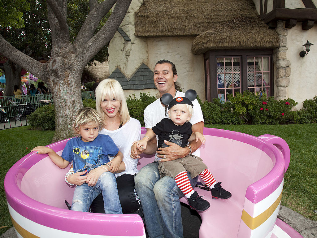 Gwen and Gavin with their 2 kids in a teacup