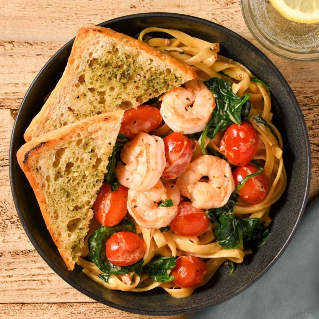 shrimp pasta and bread