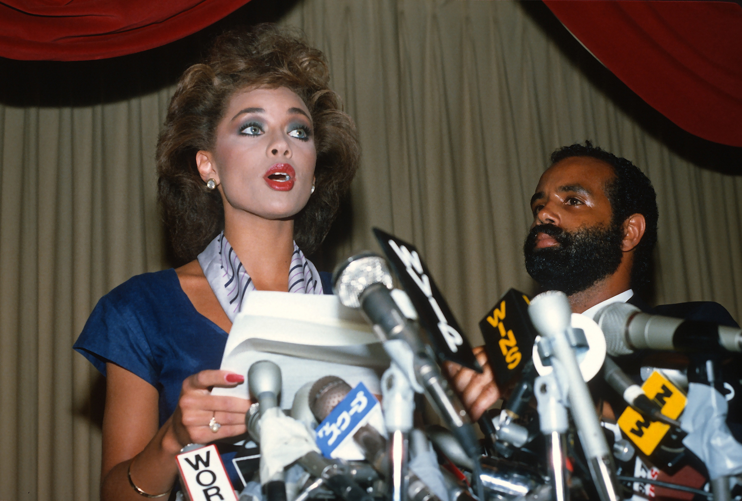 Vanessa Williams resigns her Miss America title July 23, 1984 in New York City