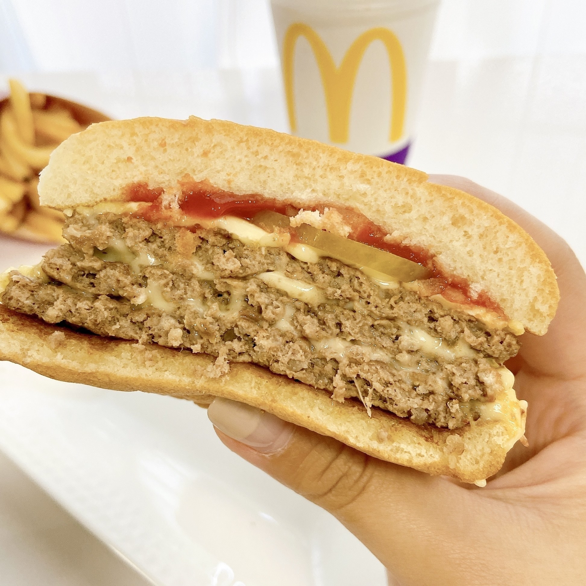 マクドナルド（McDonald&#x27;s）の新作「ニュータイプ白いトリチ」チーズたっぷりでボリューム満点