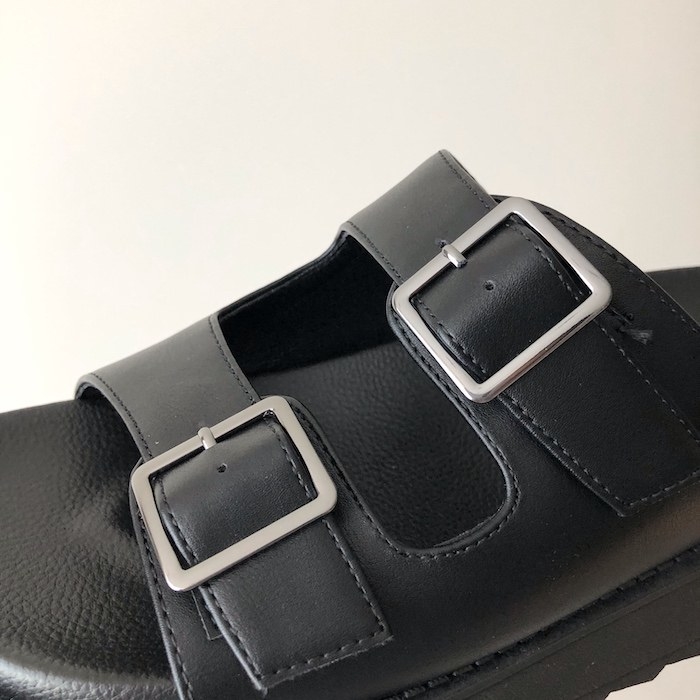 GU（ジーユー）のオススメレディースファッションアイテム「ダブルストラップコンフォートサンダル」コーデしやすく楽ちんな人気の靴