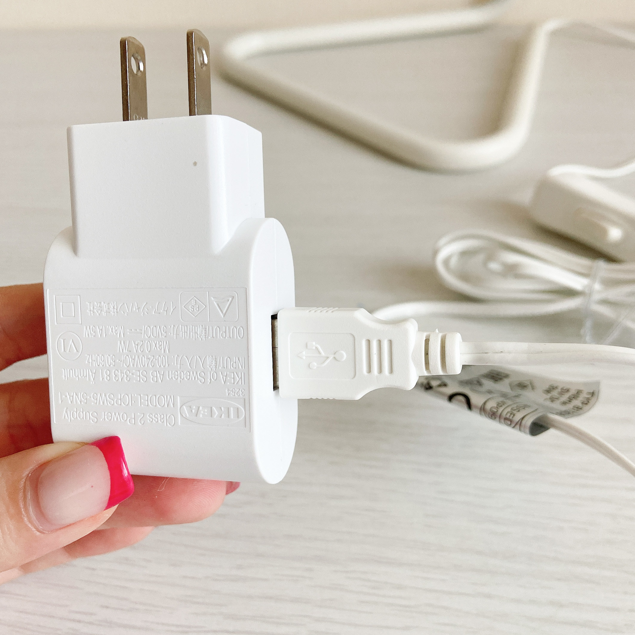 IKEAの人気商品「HÅRTE ホールテLEDワークランプ」がシンプルコンパクトでミニマムなデザインのおしゃれインテリア雑貨