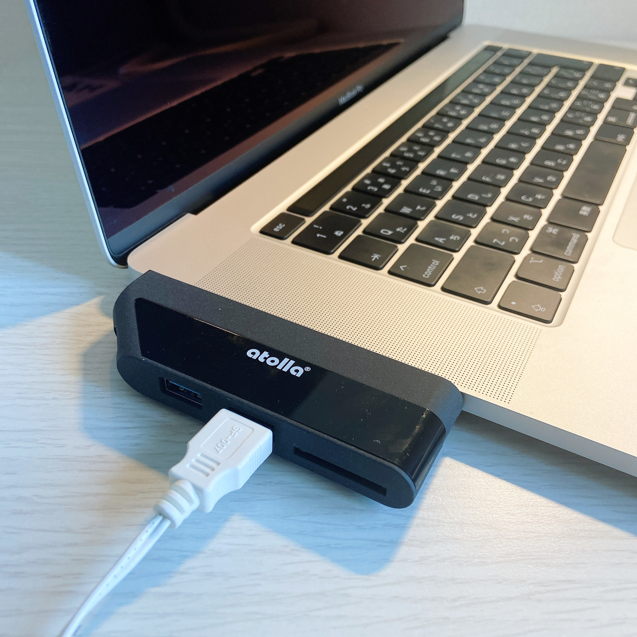 IKEAの人気商品「HÅRTE ホールテLEDワークランプ」がシンプルコンパクトでミニマムなデザインのおしゃれインテリア雑貨