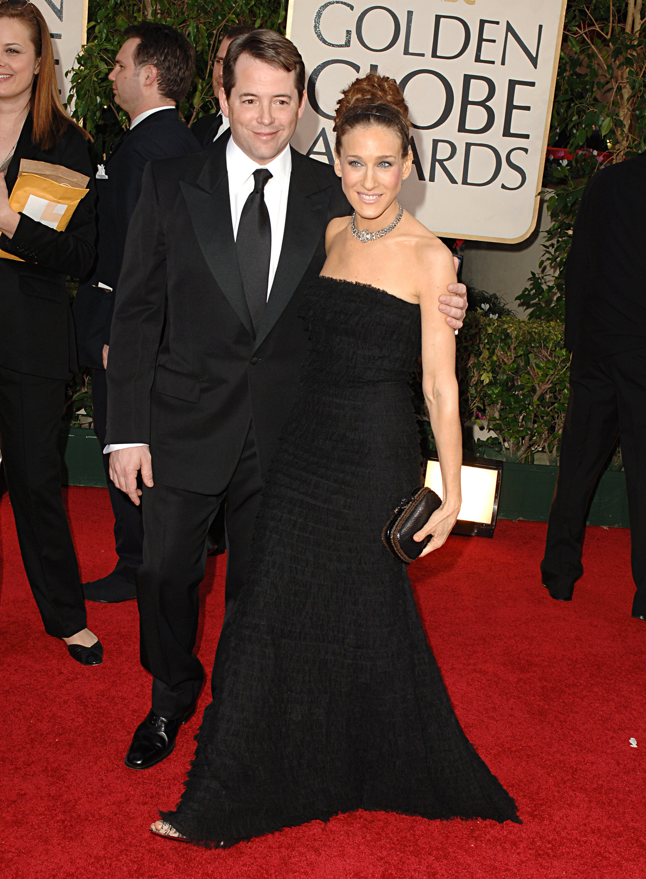 Matthew Broderick and Sarah Jessica Parker pose on the red carpet of the Golden Globes