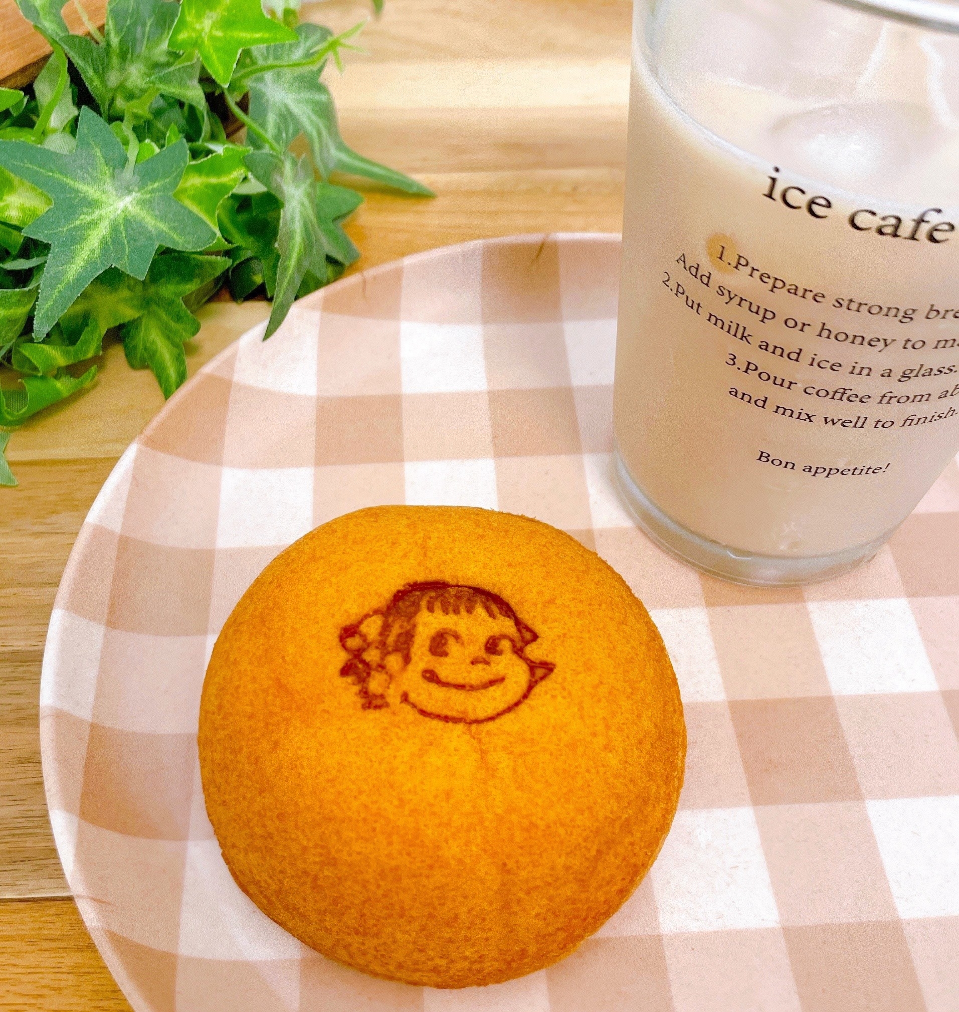 不二家のオススメのスイーツ「ペコちゃんのほっぺ(カスタード)」