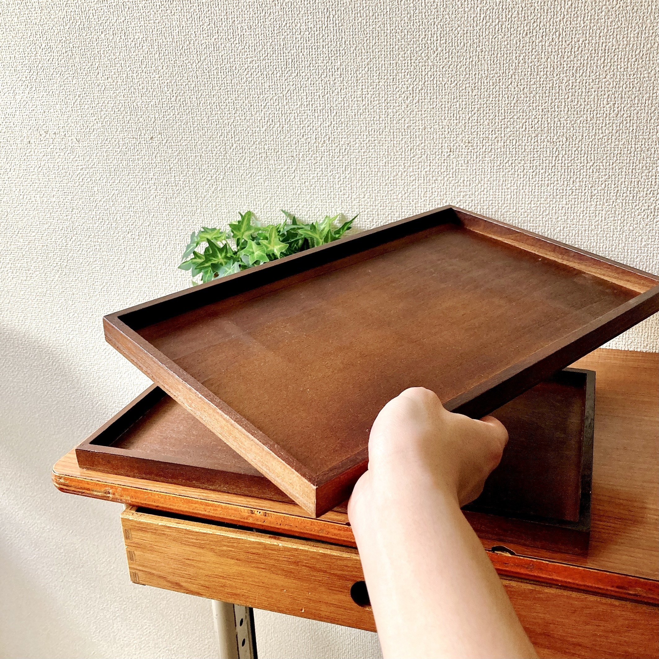 DAISO(ダイソー)のおすすめ便利グッズ「木製お盆」