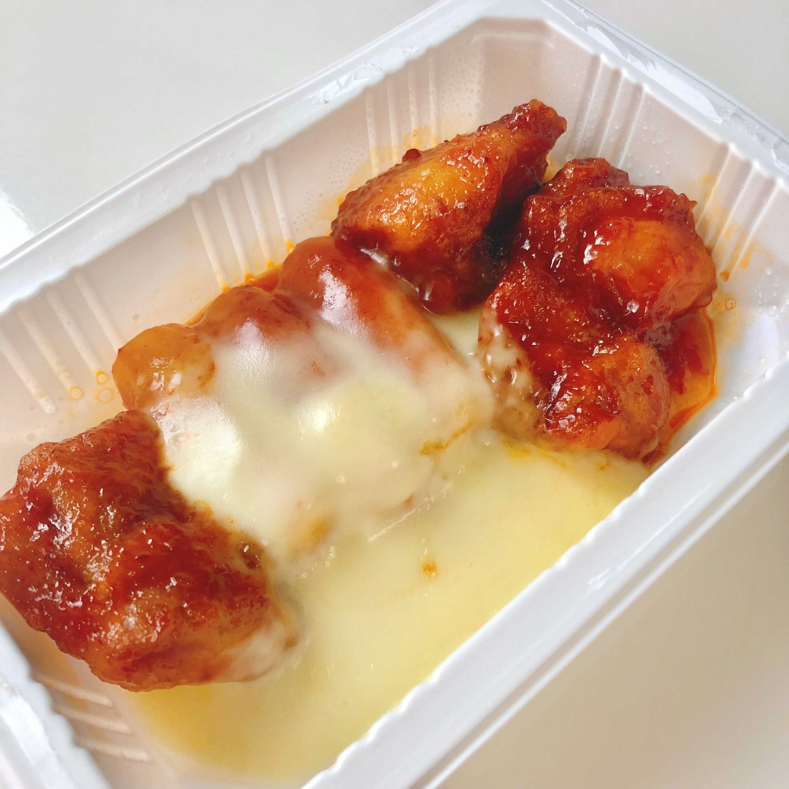 セブン-イレブンのおすすめおつまみ「甘辛チキンとトッポギのチーズタッカンジョン」