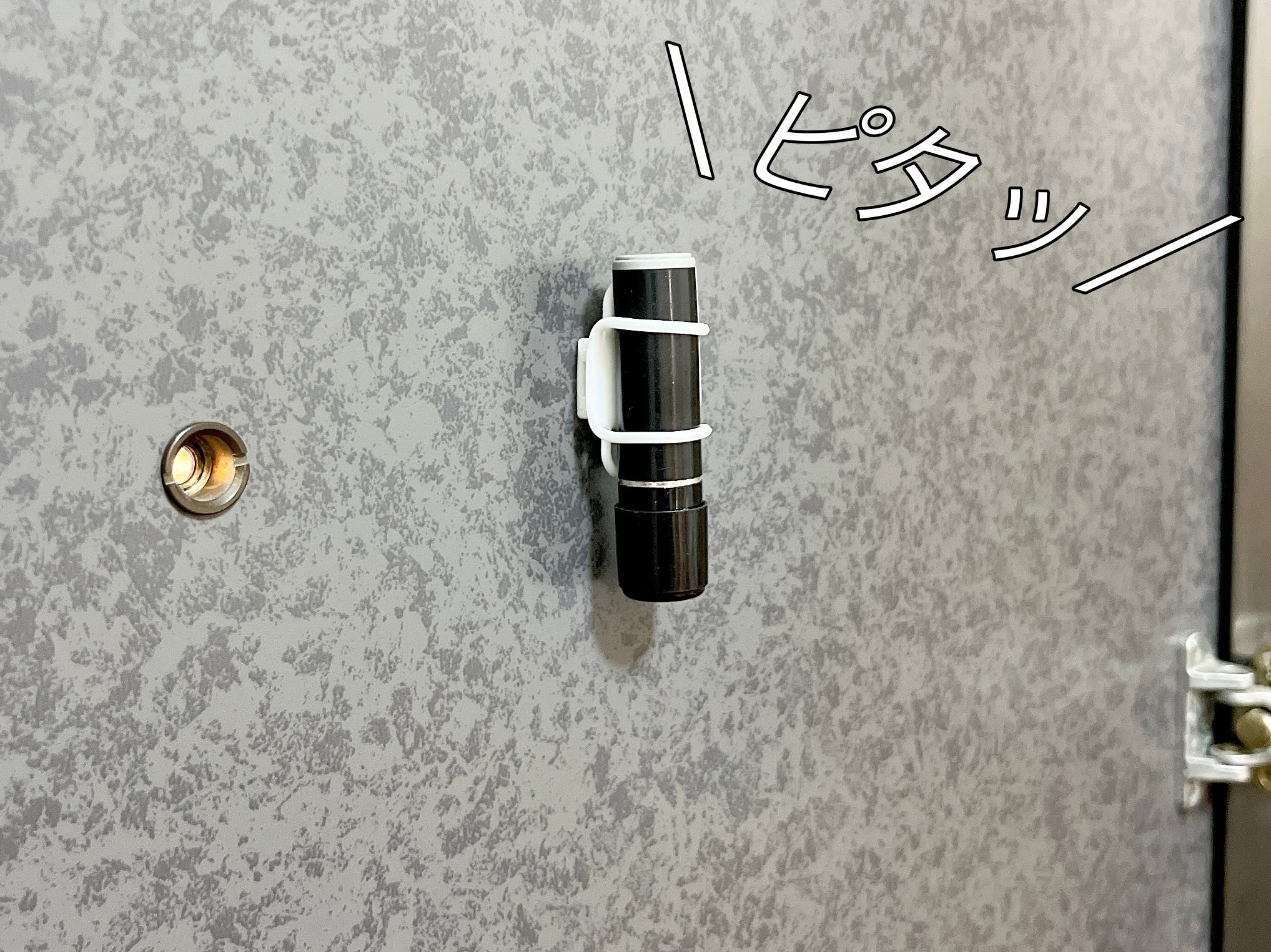 Seria(セリア)のおすすめ便利グッズ「玄関ドアにくっつくハンコホルダー」