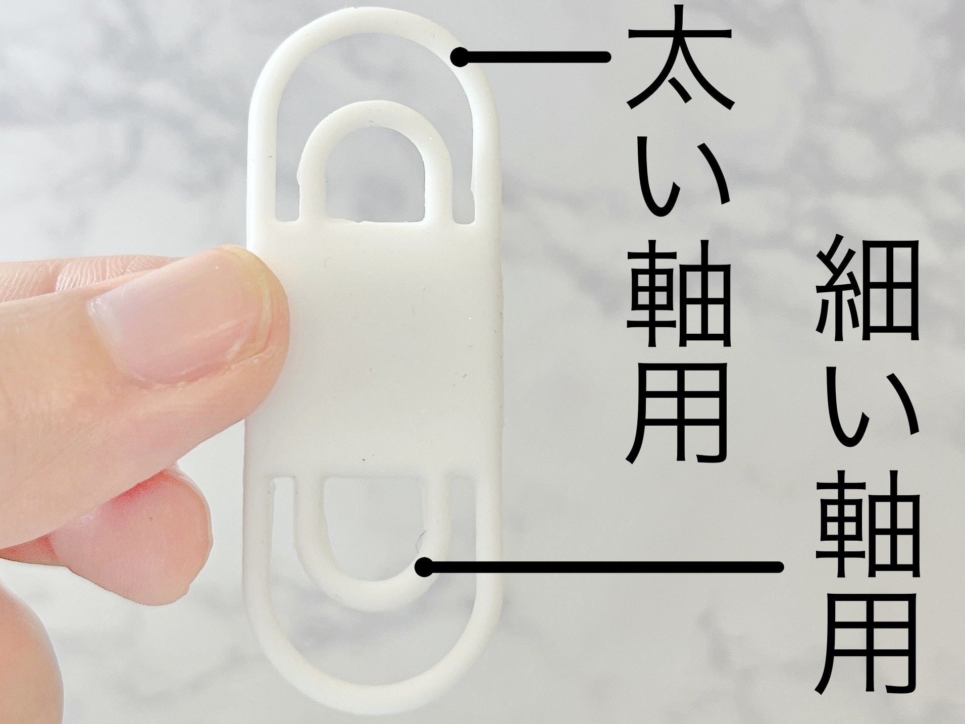 Seria(セリア)のおすすめ便利グッズ「玄関ドアにくっつくハンコホルダー」