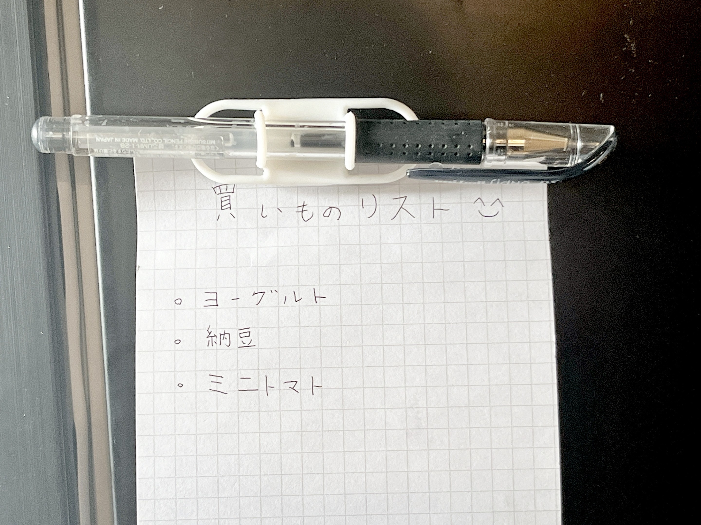 Seria(セリア)のおすすめ便利グッズ「玄関ドアにくっつくハンコホルダー」