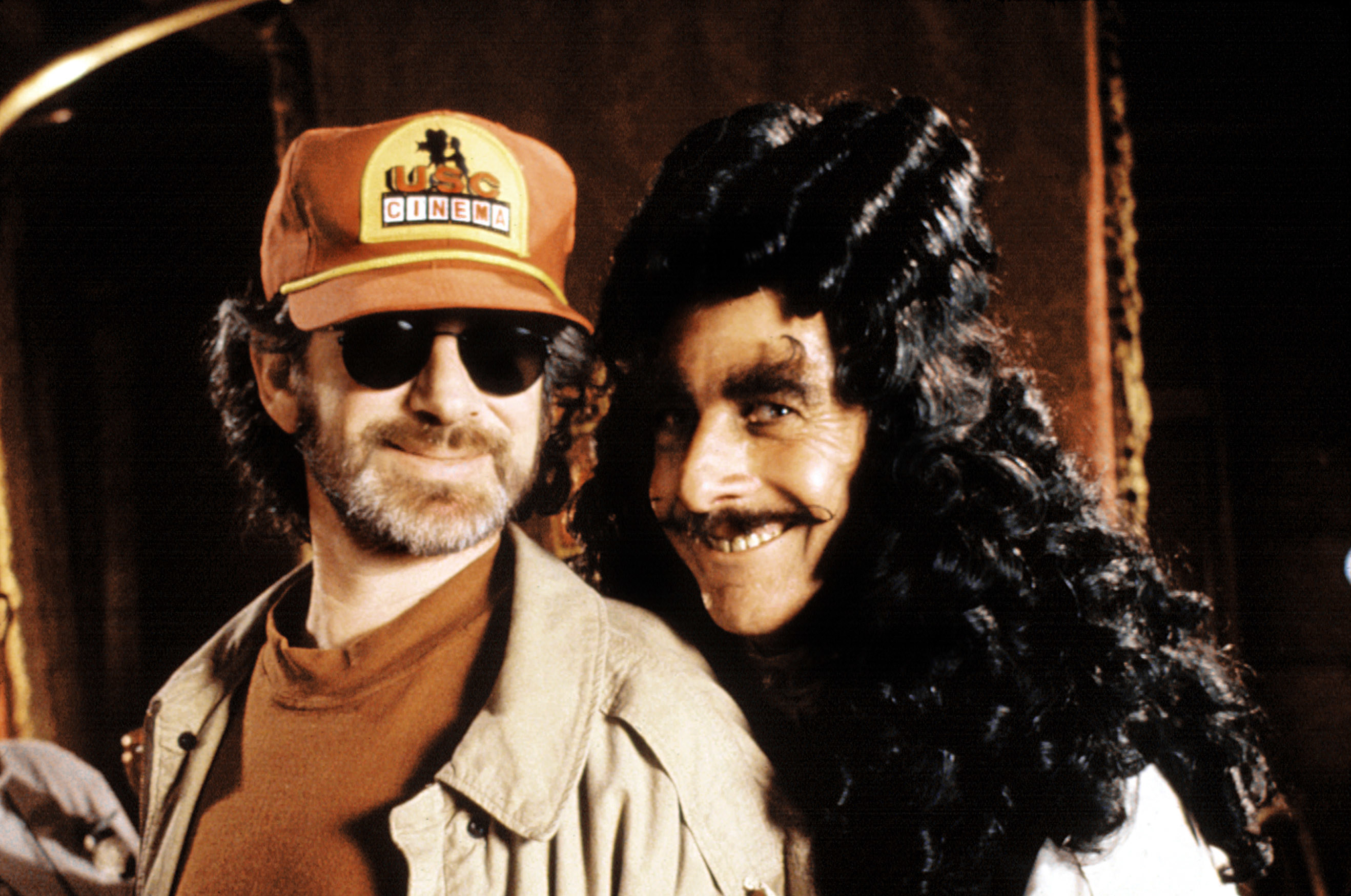 Director Steven Spielberg and Dustin Hoffman on set
