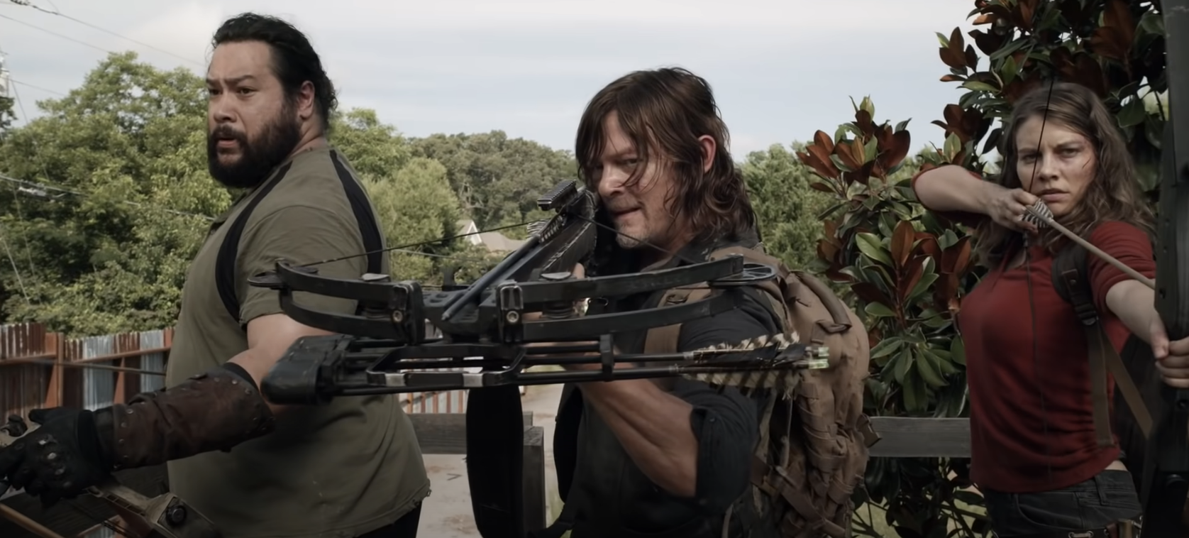 people holding weapons in &quot;The Walking Dead&quot;