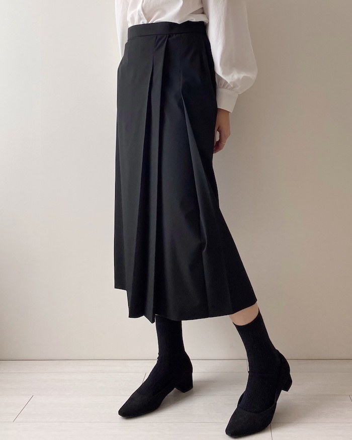 ★UNIQLO（ユニクロ）のオススメレディースファッション「サイドプリーツナロースカート」オシャレでコーデしやすい高見え人気アイテム