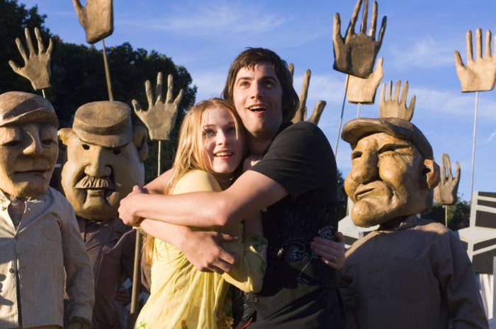 evan Rachel wood and jim sturgess embracing