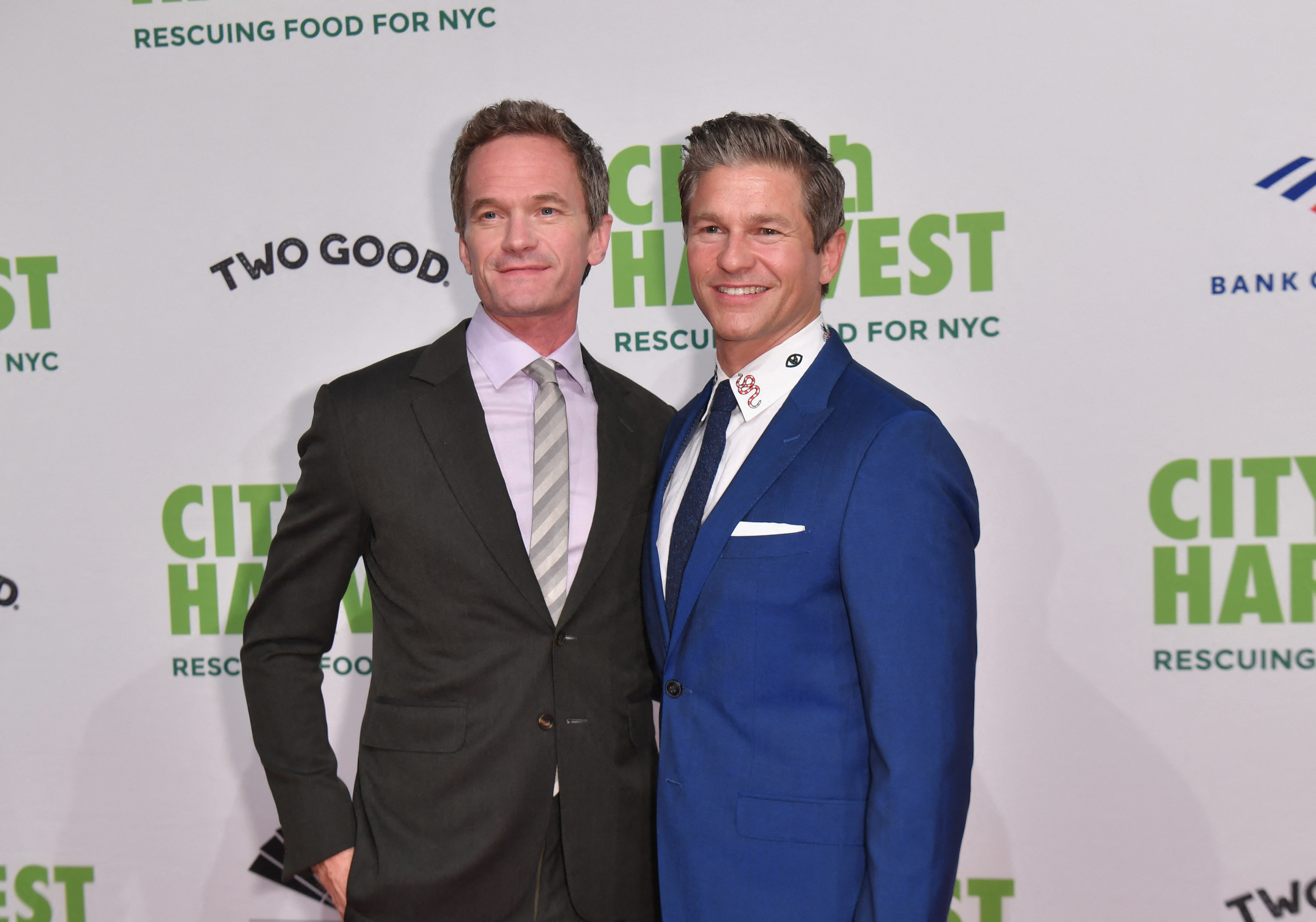 US actor Neil Patrick Harris and husband US actor and chef David Burtka attend the 2022 City Harvest &quot;Red Supper Club&quot; Fundraising Gala at Cipriani 42nd Street on April 26, 2022 in New York City