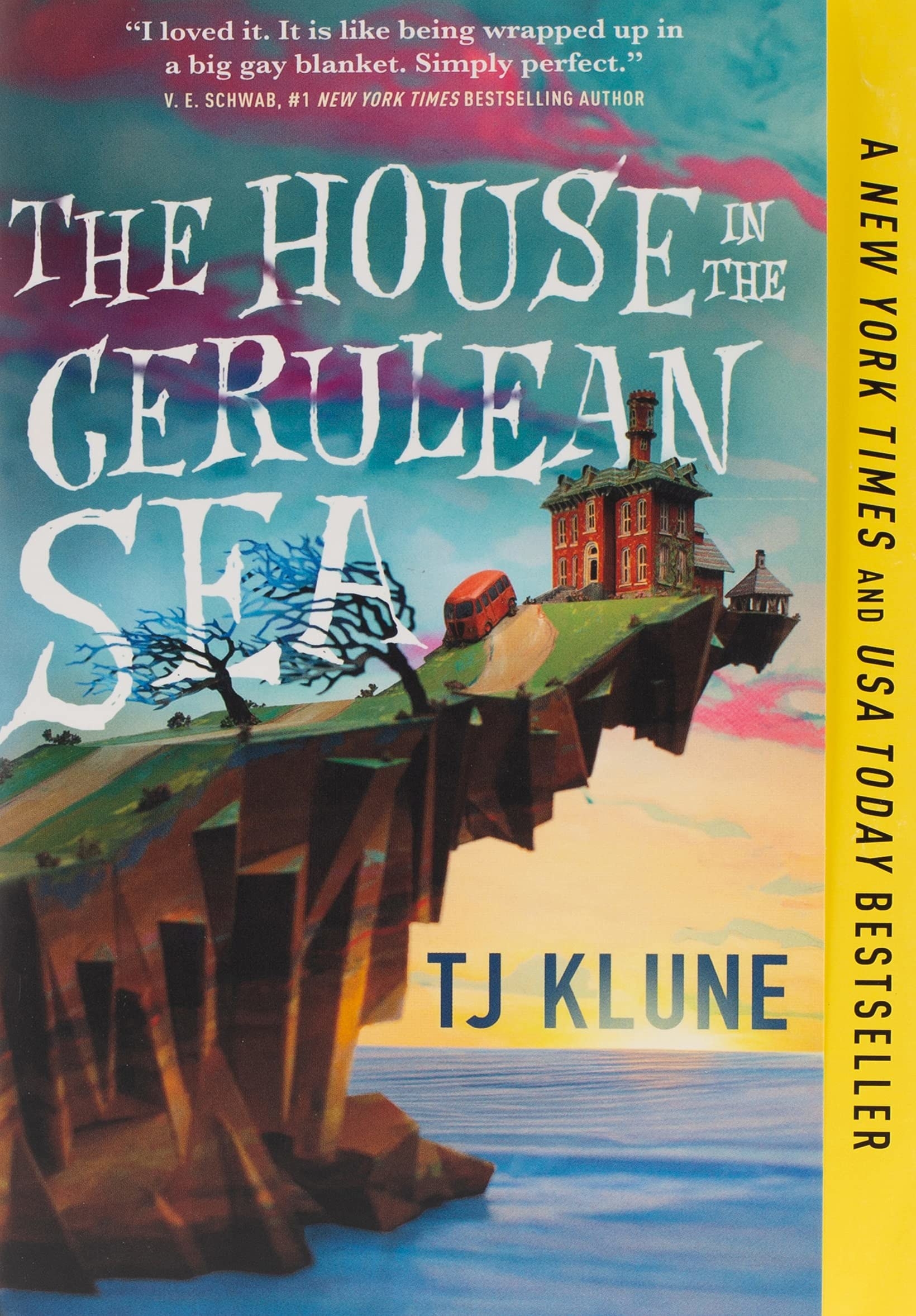 Book cover of &quot;The house in the cerulean sea&quot;