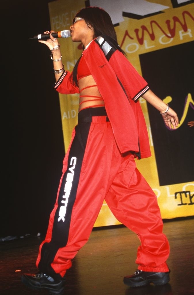 aaliyah performing in some baggy trackpants