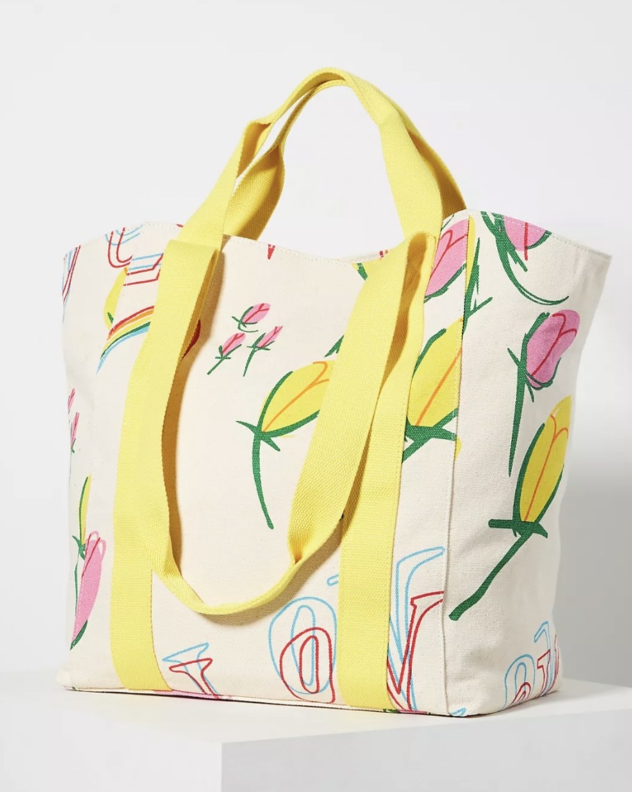 the tulip tote on a stand