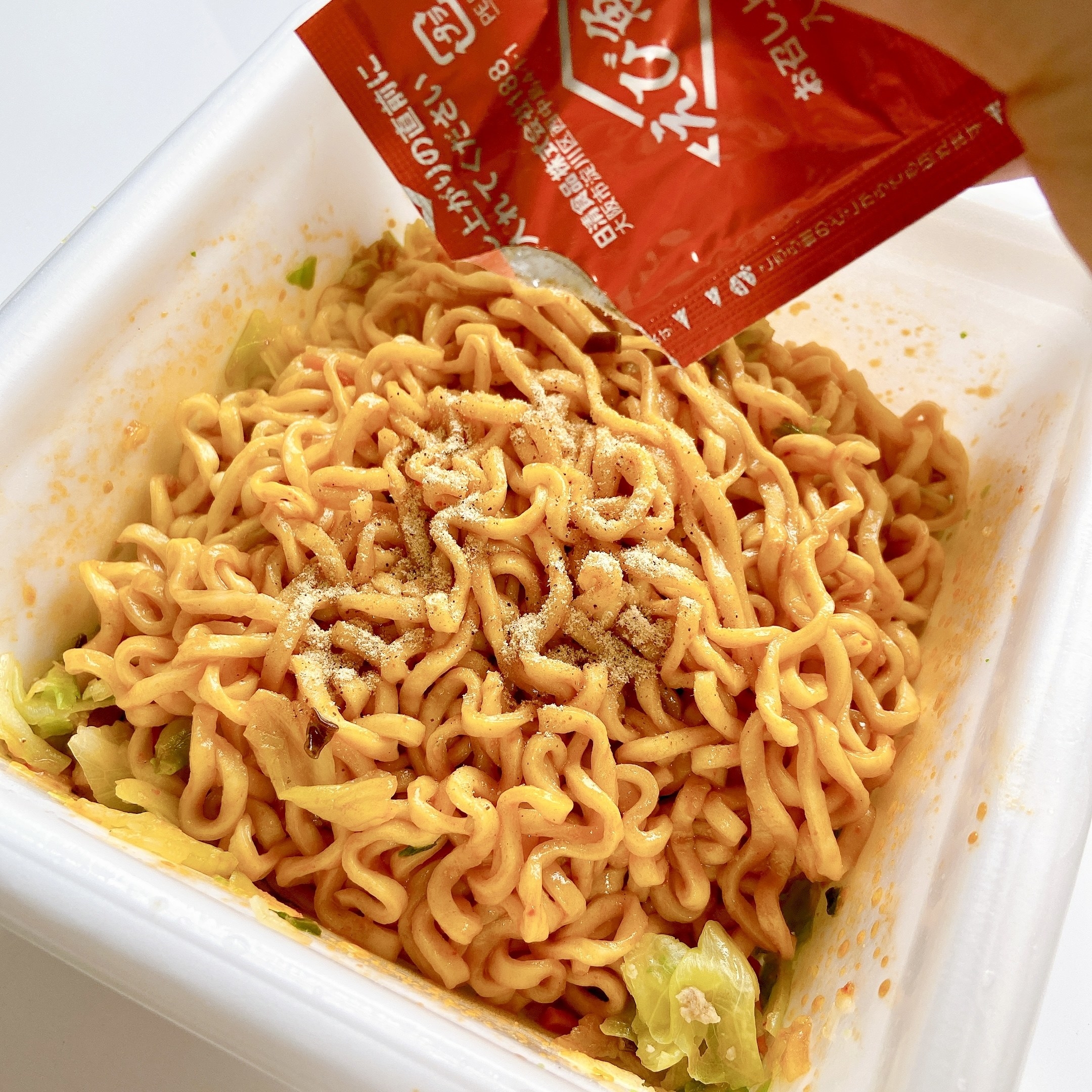 セブン-イレブンのオススメの商品「蒙古タンメン中本 辛旨魚介味噌まぜそば」