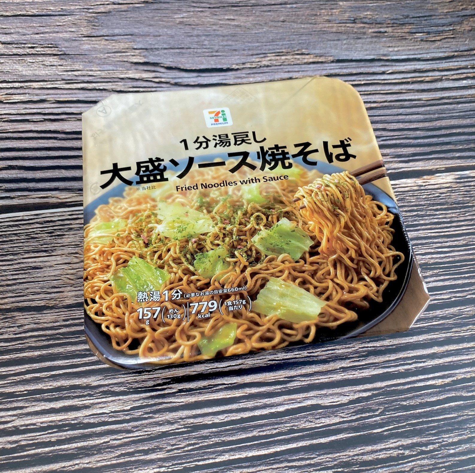 セブン-イレブンのオススメカップ麺「大盛ソース焼そば」1分で湯戻しできる便利さが人気