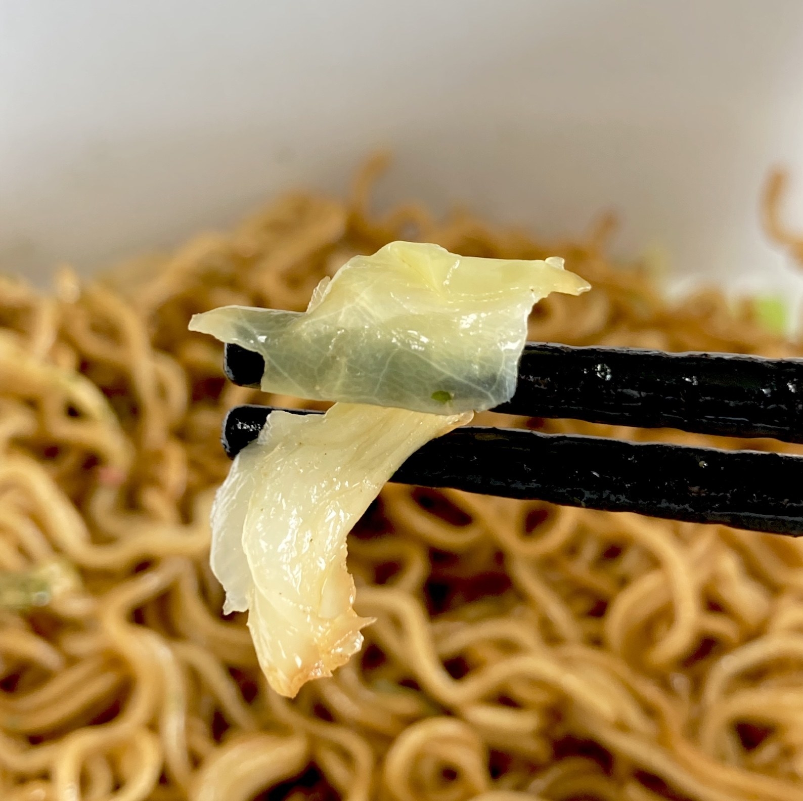 セブン-イレブンのオススメカップ麺「大盛ソース焼そば」1分で湯戻しできる便利さが人気