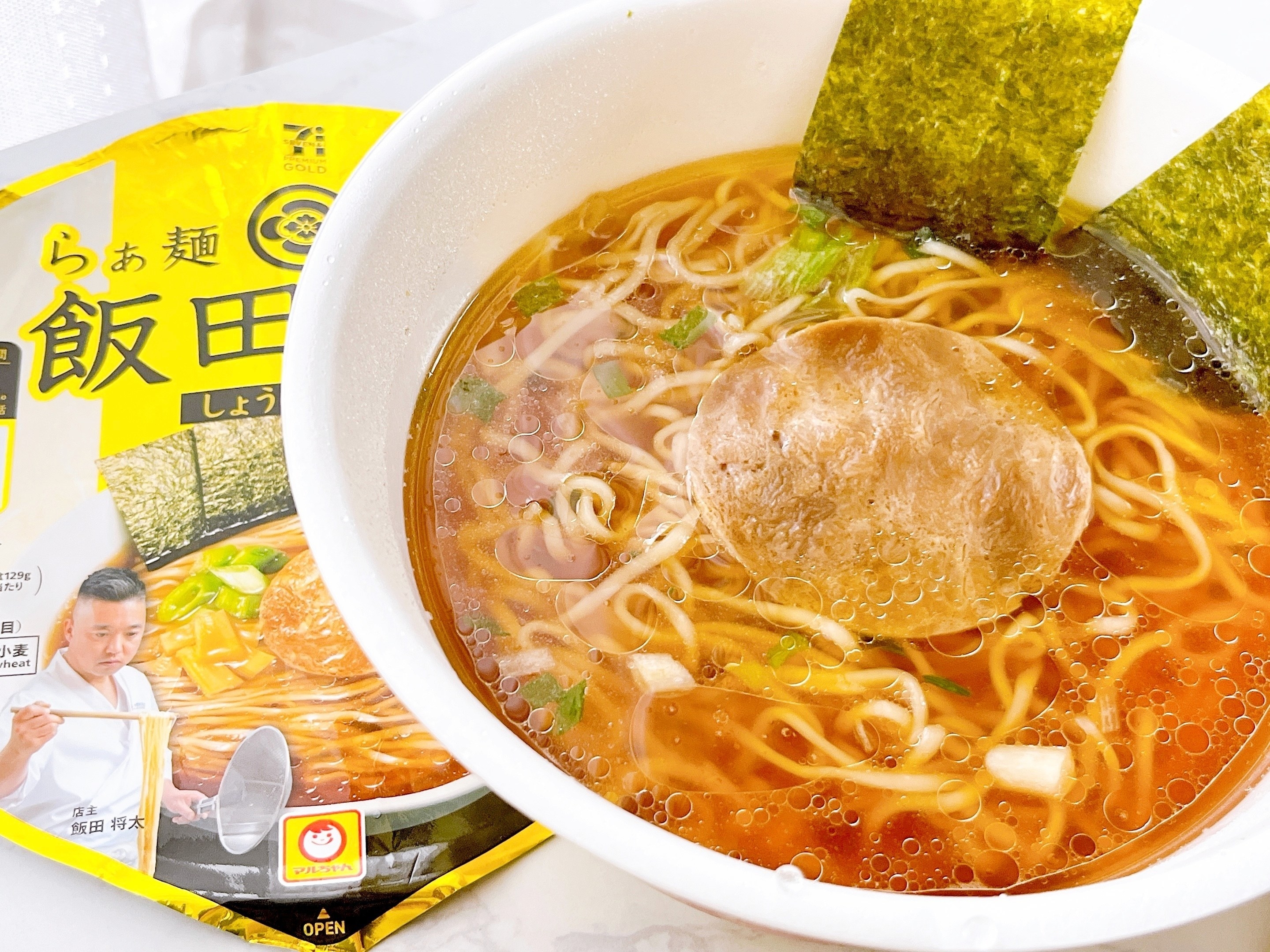セブンイレブンのカップ麺のオススメ「飯田商店 しょうゆらぁ麺」スープがうまい
