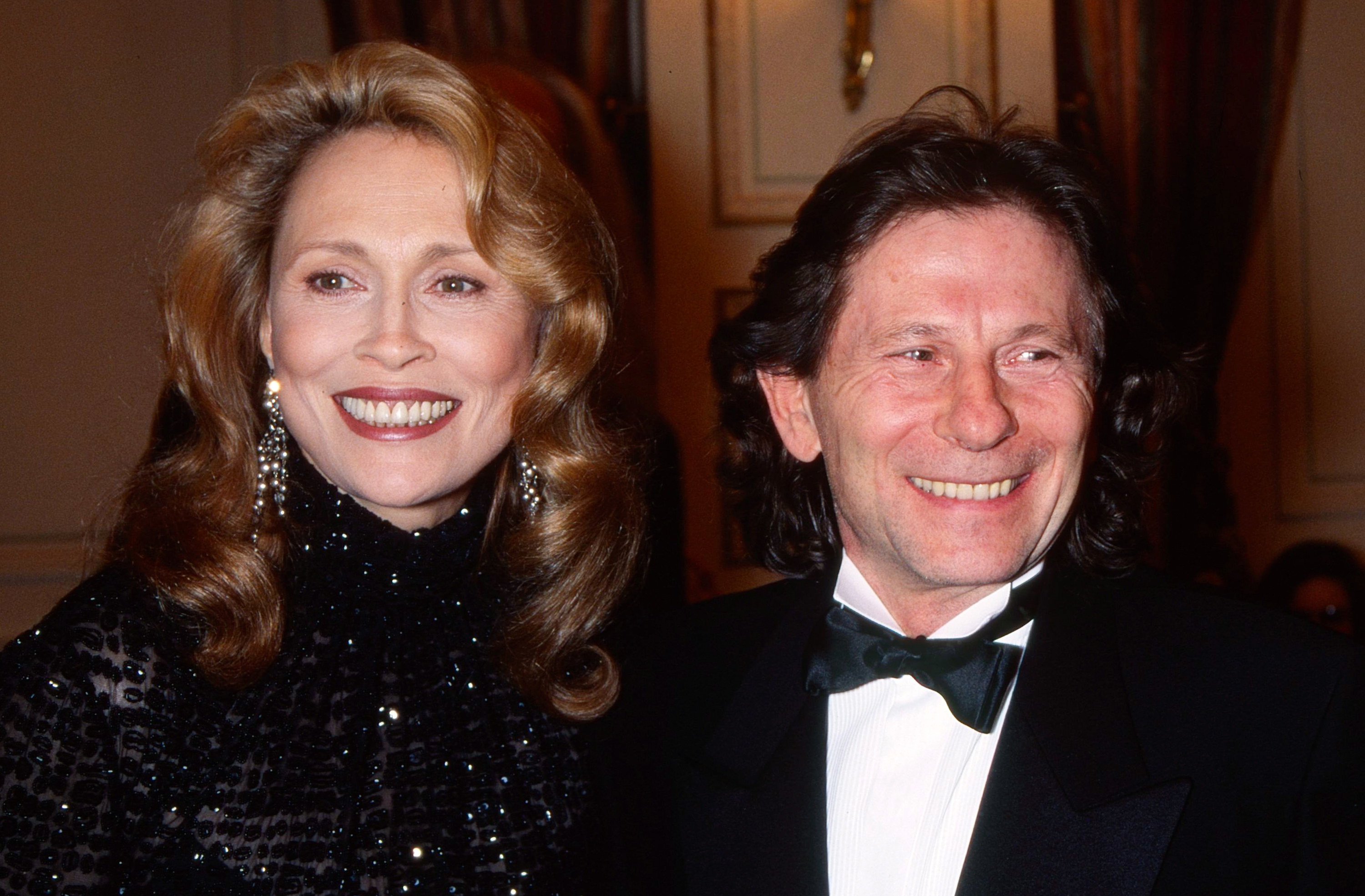 演员菲·唐纳薇和导演罗曼•波兰斯基参加最好的晚会在12月19日在巴黎大饭店,1994年