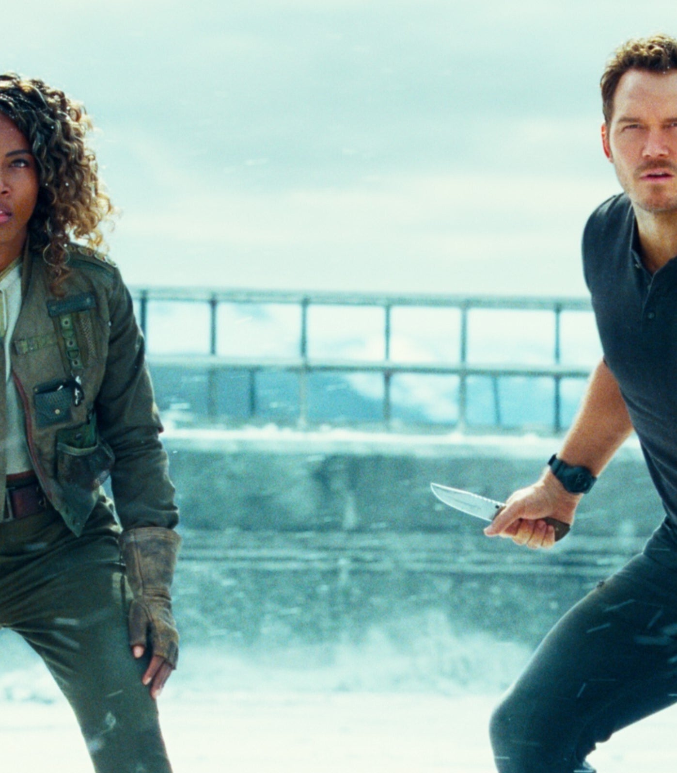 Chris Pratt holding a knife in Jurassic World: Dominion