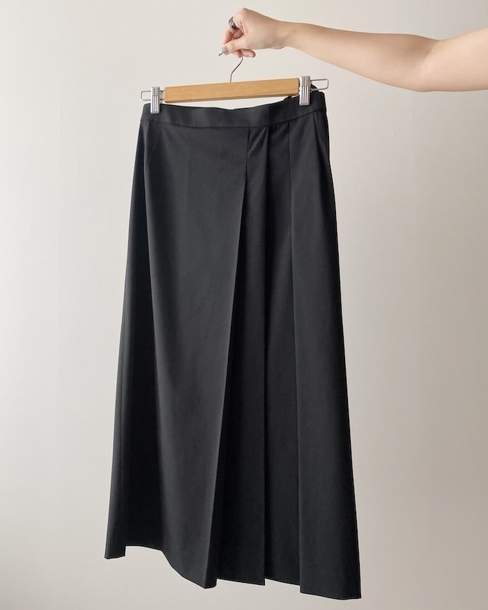 UNIQLO（ユニクロ）のおしゃれスカート「サイドプリーツナロースカート（丈標準81～85cm）」が高見え