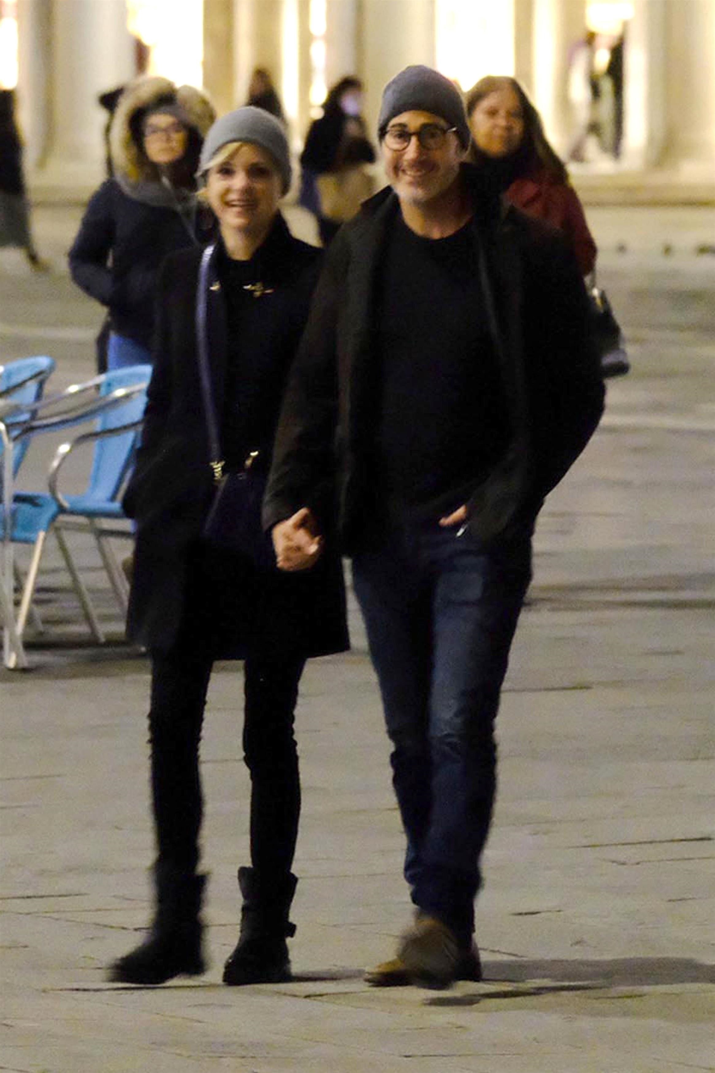 Anna Faris and Michael Barrett holding hands and walking outside