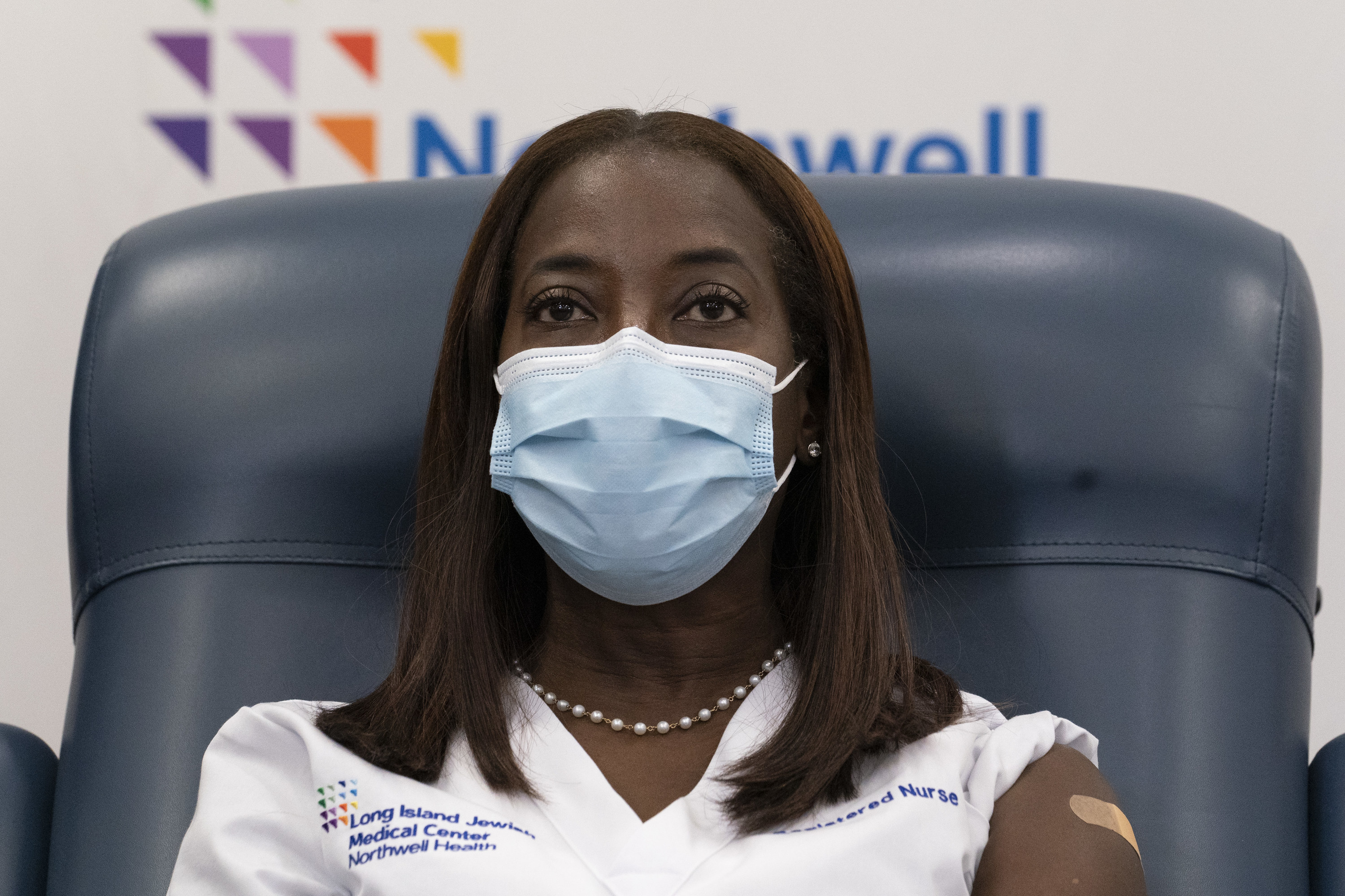 Sandra Lindsay receiving a covid vaccine while wearing a face mask