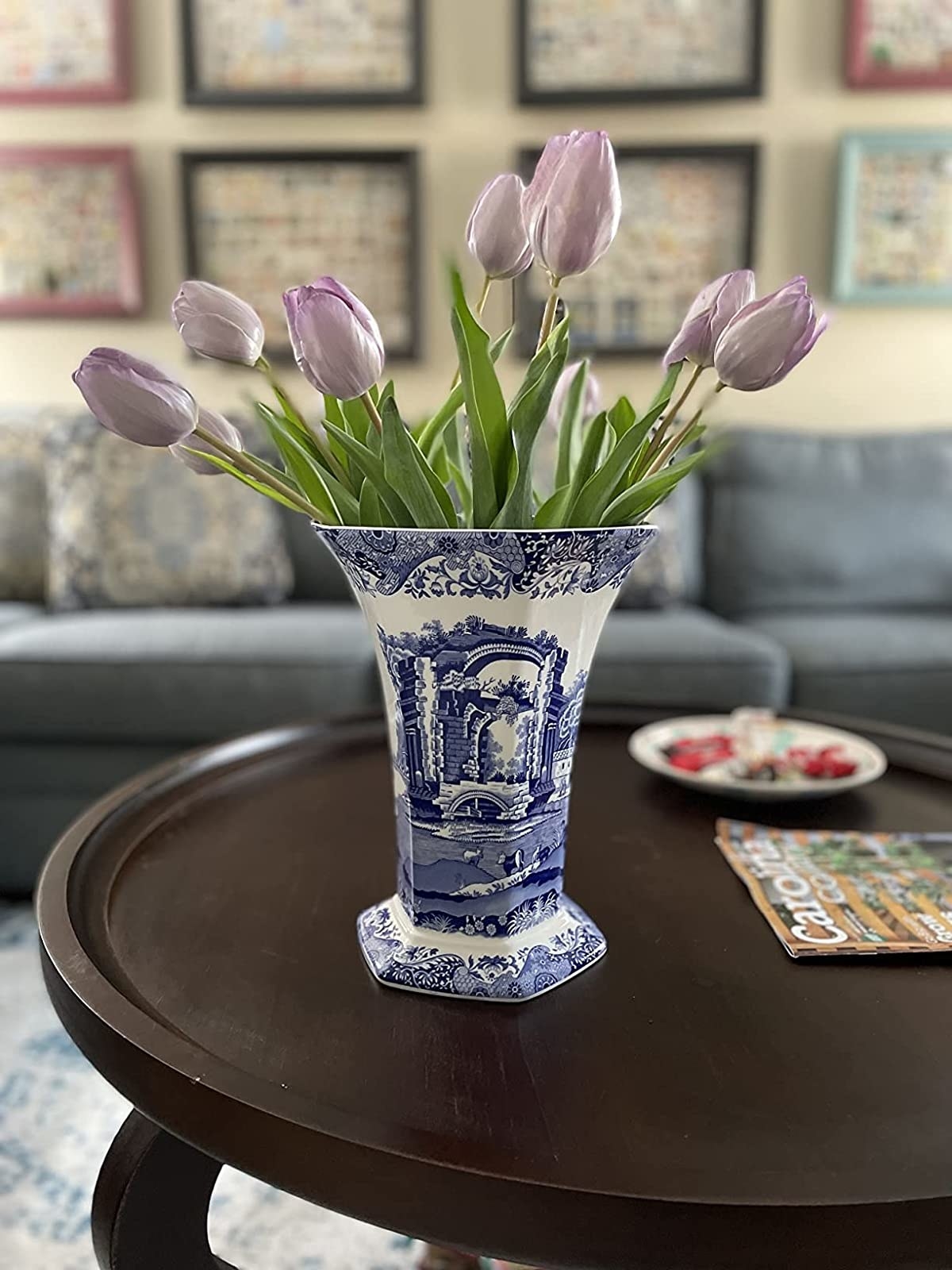 Reviewer&#x27;s vase is shown on a side table