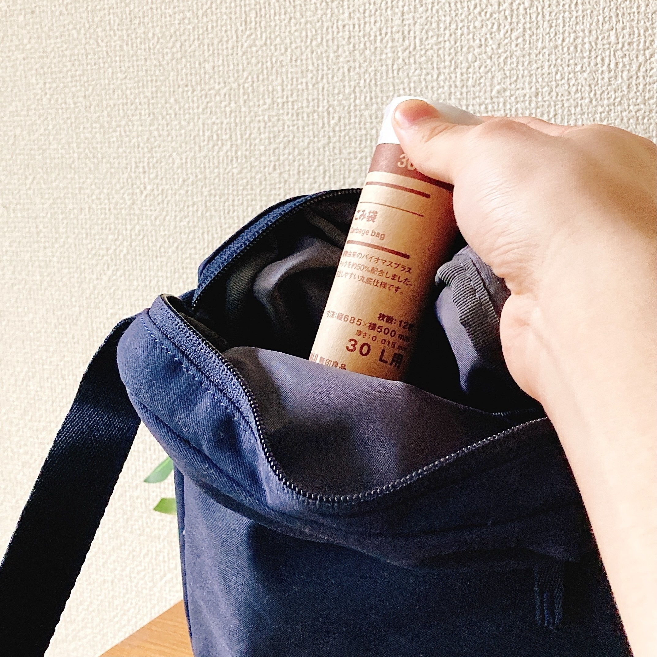 無印良品の「ごみ袋 30L用」は、コンパクトなロール状のごみ袋で、おでかけに便利なオススメグッズです！
